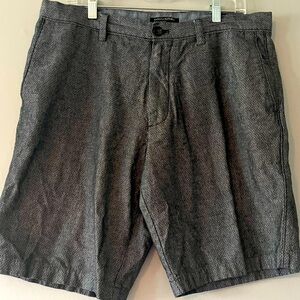 Banana Republic 100% Cotton Men’s Dress Shorts Chino style size 34 grey dots